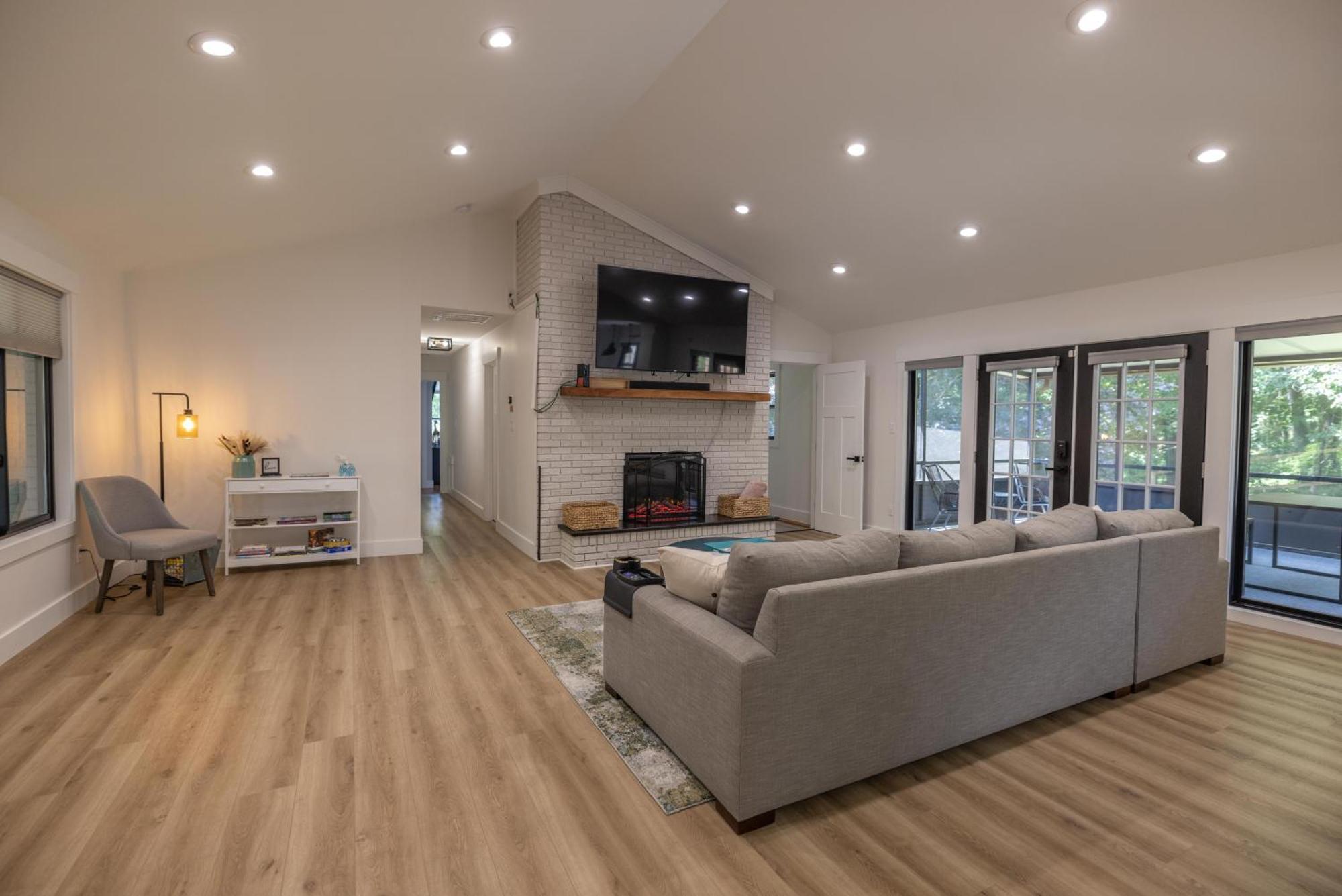 Villa Mid-Century Modern Impeccable Remodel With Hot Tub Asheville Esterno foto