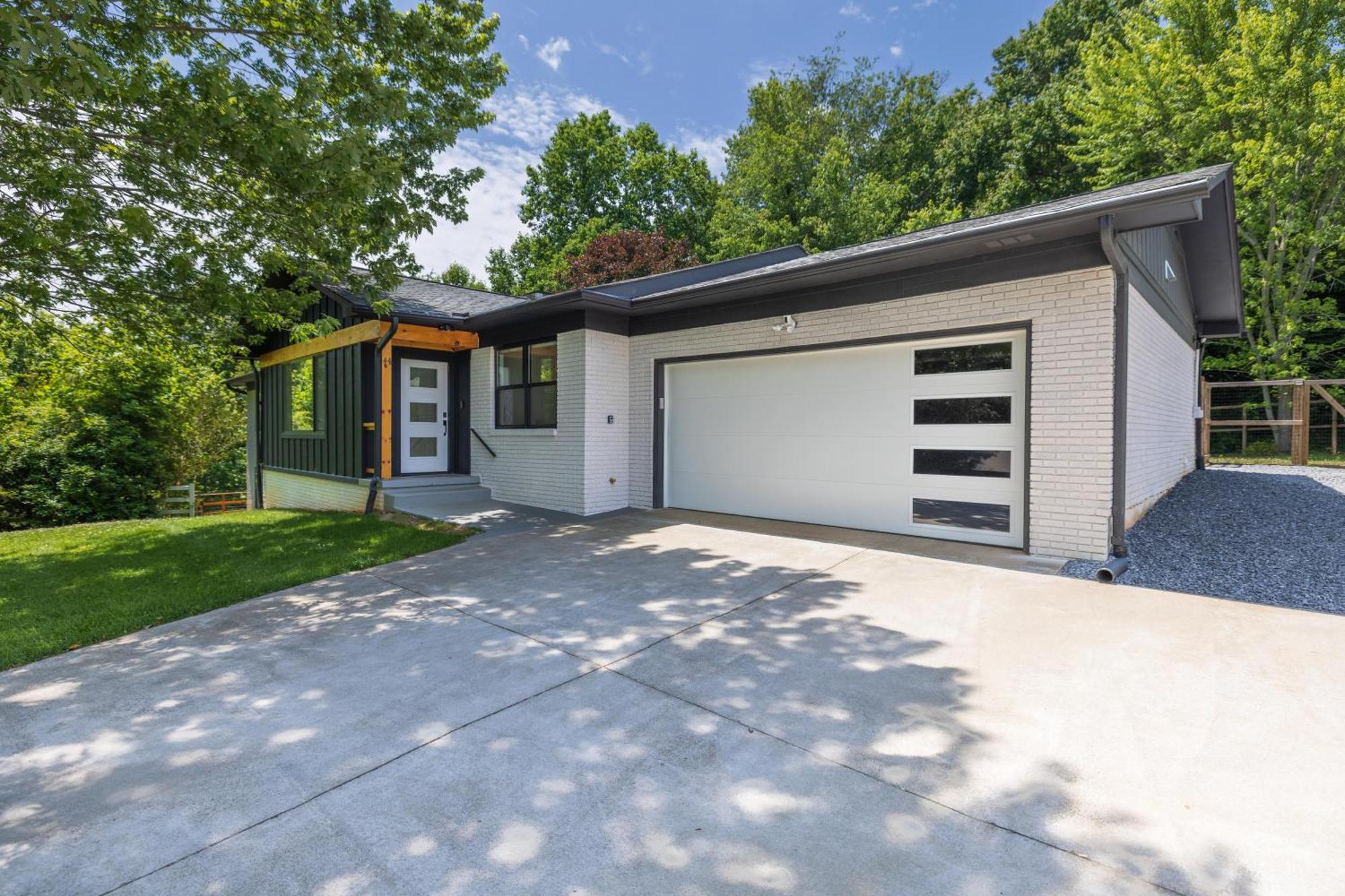 Villa Mid-Century Modern Impeccable Remodel With Hot Tub Asheville Esterno foto